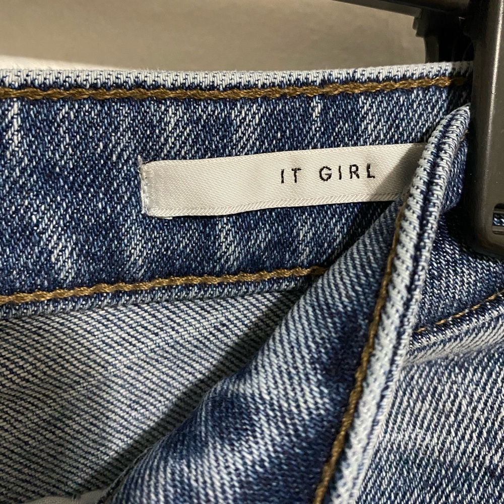 Like-New Button Up High Rise Guess Jeans - Picture 5 of 7